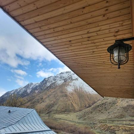 Moon Night Hotel Kazbegi Eksteriør billede